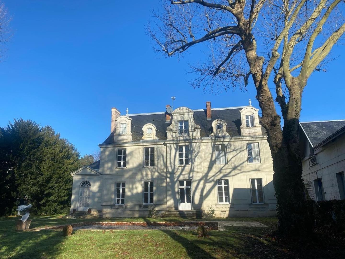 La Grande Carrée Bed and Breakfast Saint-Cyr-sur-Loire Exterior foto